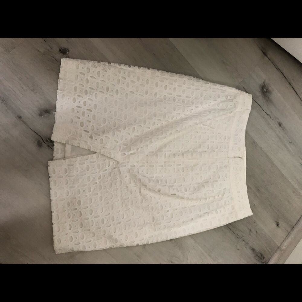Banana Republic white lined skirt - Picture 4 of 4
